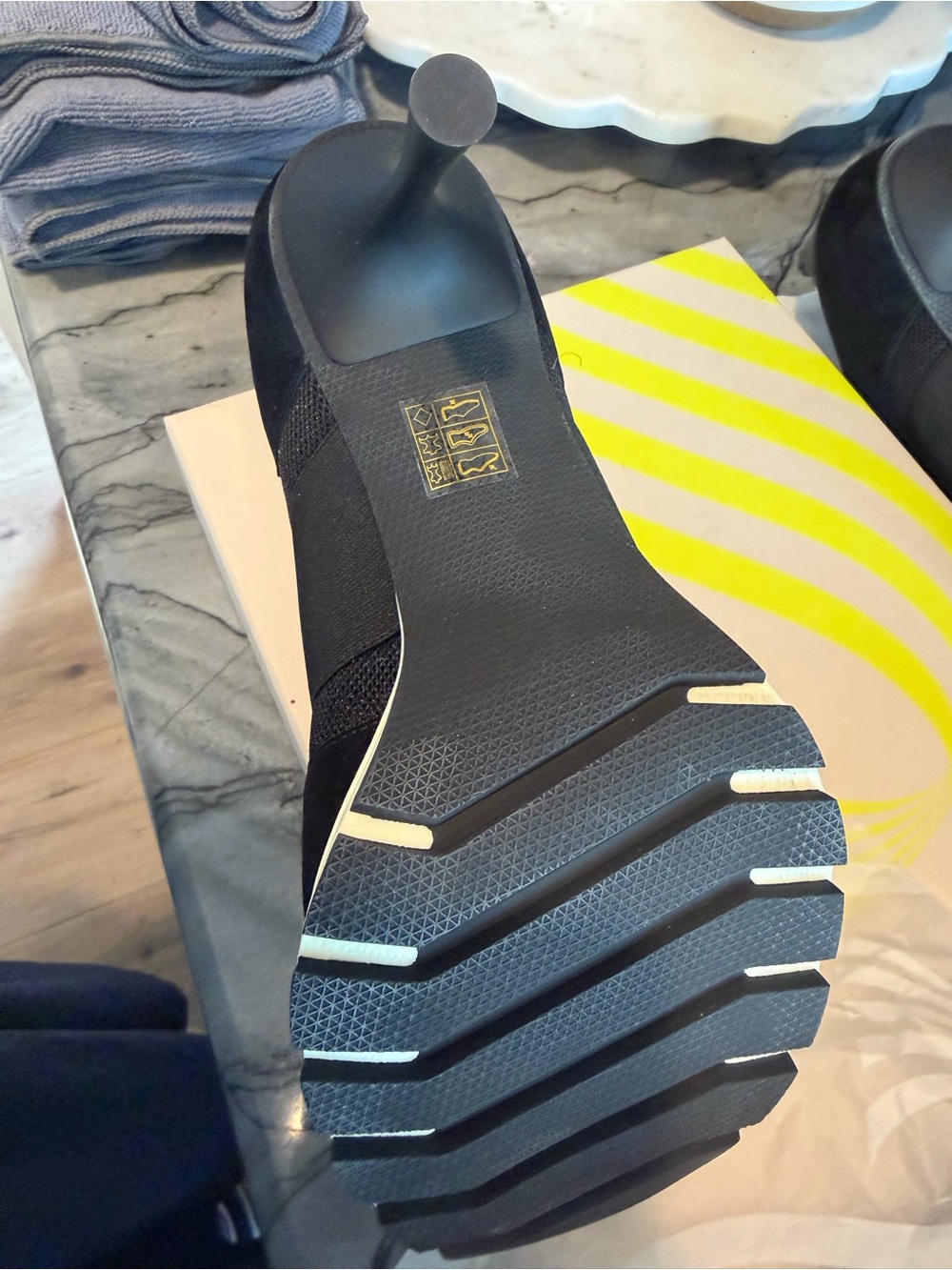 NWT NIB Sneex Icon Celebrity Favorite  Women’s Slip-On Heels Sneakers Black - Picture 14 of 15